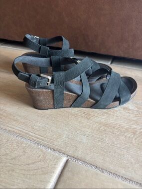 Teva Black Strappy Wedge Sandals size 9 never worn!